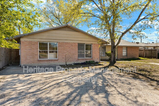 Building Photo - 308 E Cheryl Dr