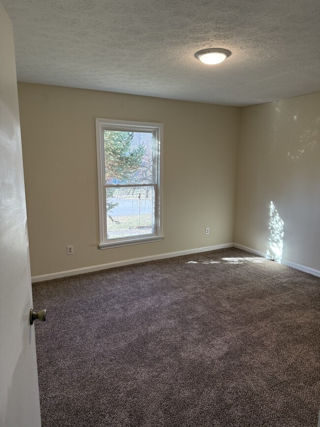 Building Photo - 8411 Cloverport Dr