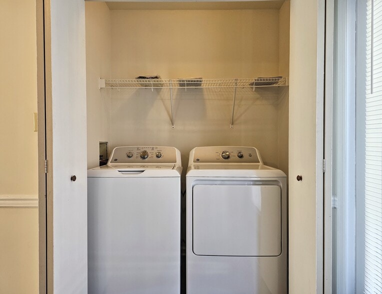 Building Photo - 137 Millview Ct