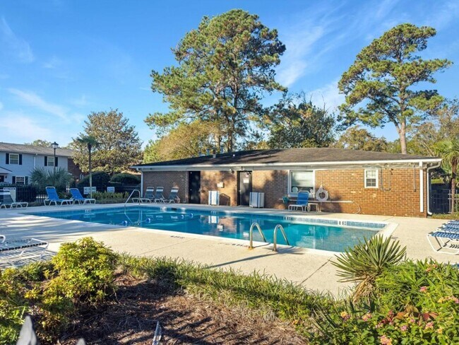 Building Photo - Coastal Convenience at Rivers Point Row!