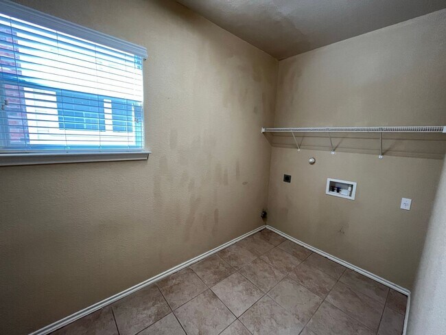 Building Photo - 21114 Villa Valencia