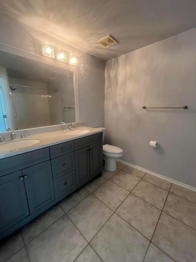 Building Photo - 7823 Sanibel Dr