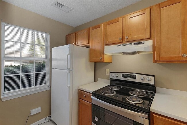 Building Photo - 715 Walker Rd