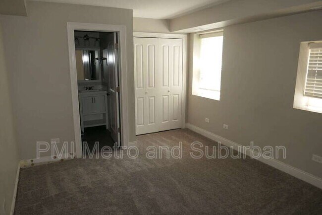 Building Photo - 1832 Dodge Ave