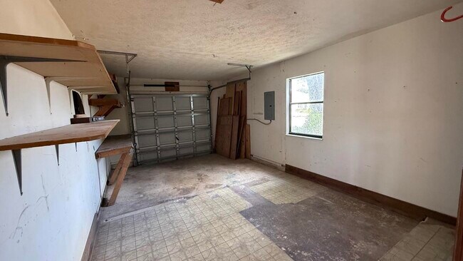 Building Photo - 2325 SW Pamona St