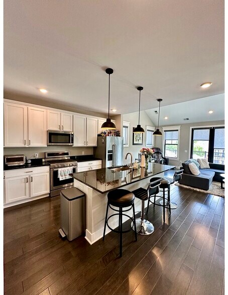 Building Photo - 1308 Forsythe Ave