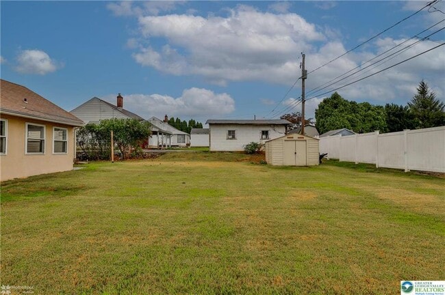 Building Photo - 1557 Greenview Dr