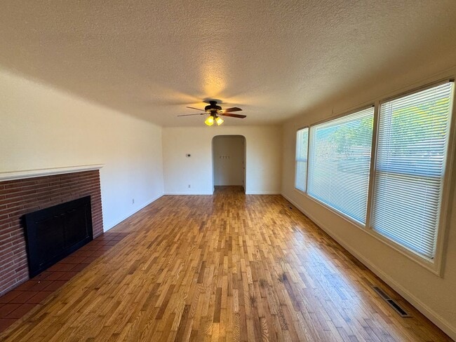 Building Photo - 3-bedroom, 1.5-bath home in Santa Clara
