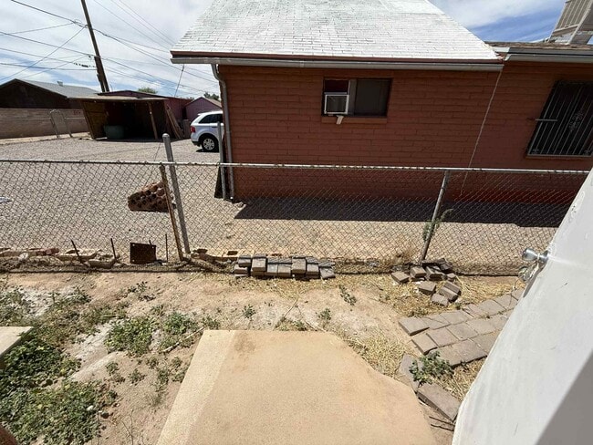 Building Photo - 4904 S 13th Ave
