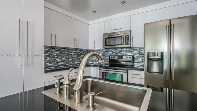 Building Photo - 1200 Brickell Bay Dr