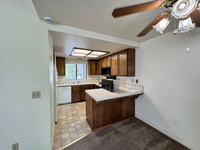 Building Photo - Cozy upstairs Condo in Auburn
