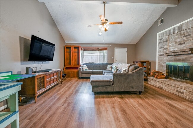 Building Photo - 2630 Hollymist Dr