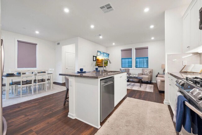 Building Photo - Eco-Friendly 3BR Home in Palmdale
