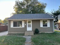 Building Photo - 2-1 House with Garage available 12/13/2025