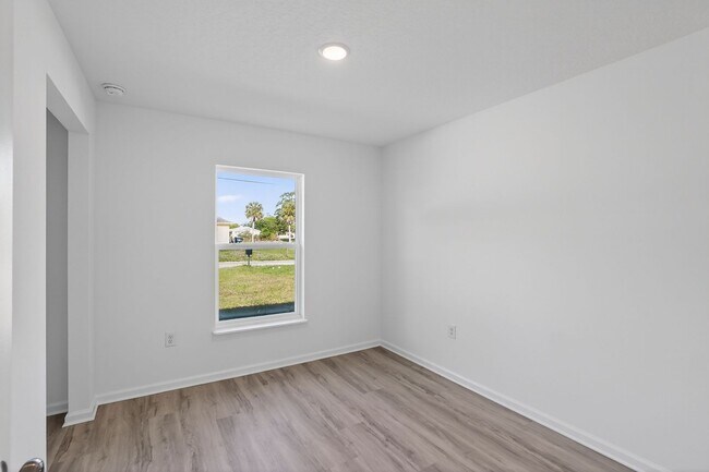 Building Photo - 1115 Ave F