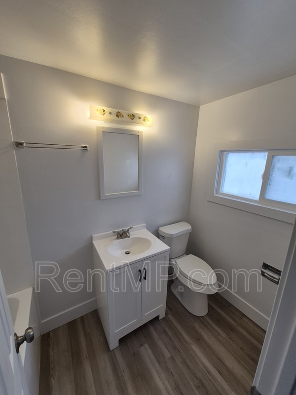 Building Photo - 1012 S Lansing