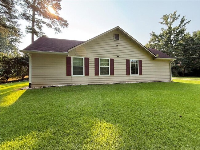 Building Photo - 3897 Saddlecreek Dr
