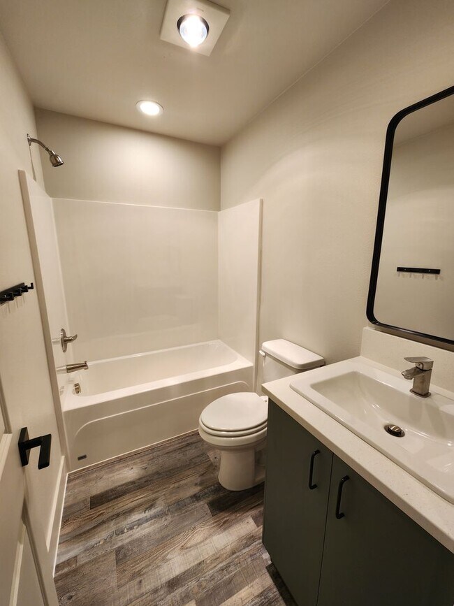 Building Photo - 2 Bedroom 2.5 Bath in Winlock