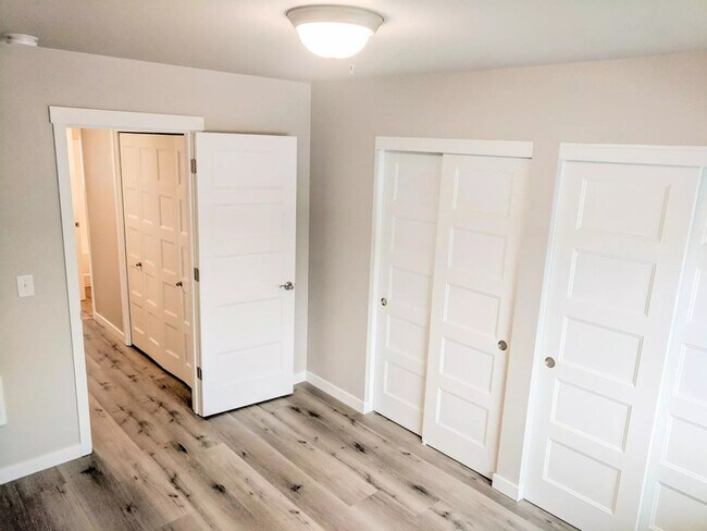 Building Photo - 8300 SE Flavel St