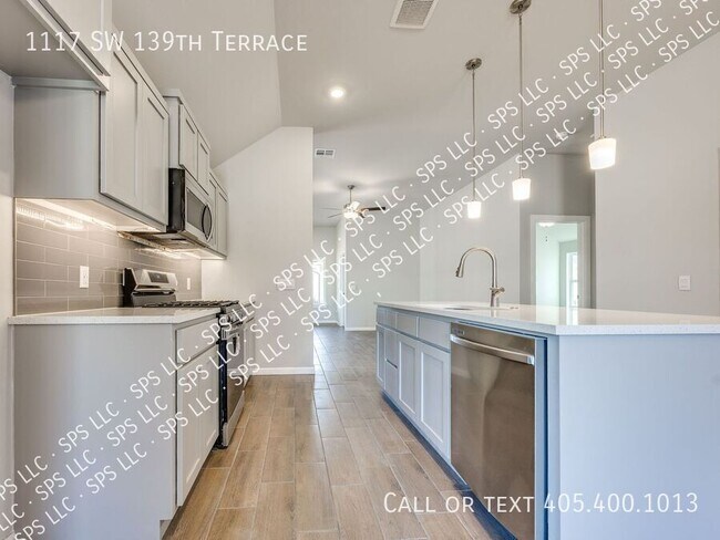 Building Photo - 1117 SW 139th Ter