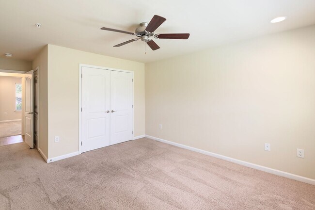 Building Photo - 3 Bedroom Flat Available at the Woodlands - REDUCED DEPOSIT