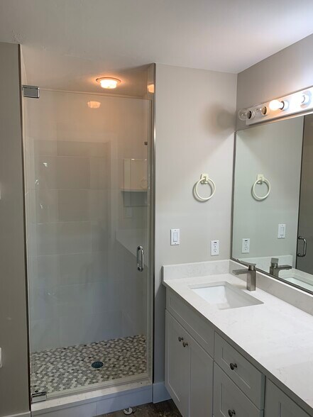 Master Bath - 3355 N Key Dr