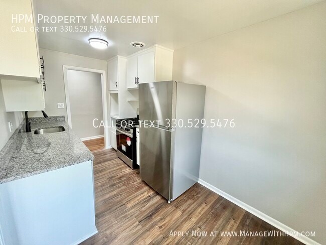 Building Photo - 885 S Green Rd