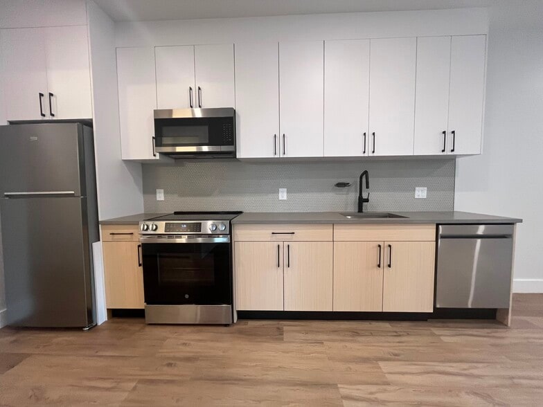 Building Photo - 506 Communipaw Ave
