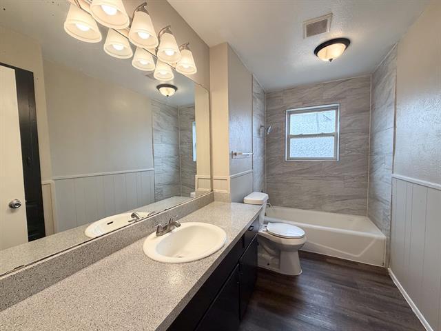 Building Photo - 304 Clary Dr