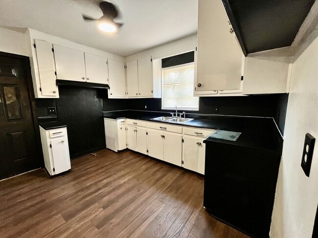Building Photo - Great 3 bed home ready to move in