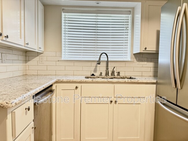 Building Photo - 2110 Oak Creek Cir