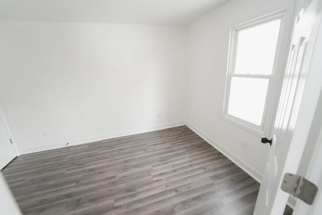 Building Photo - 1313 Summerset Dr