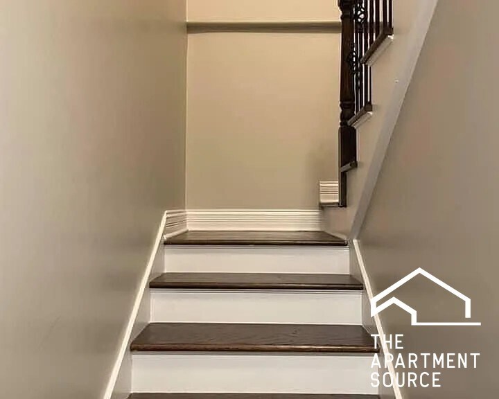 Building Photo - 2732 N Wilton Ave