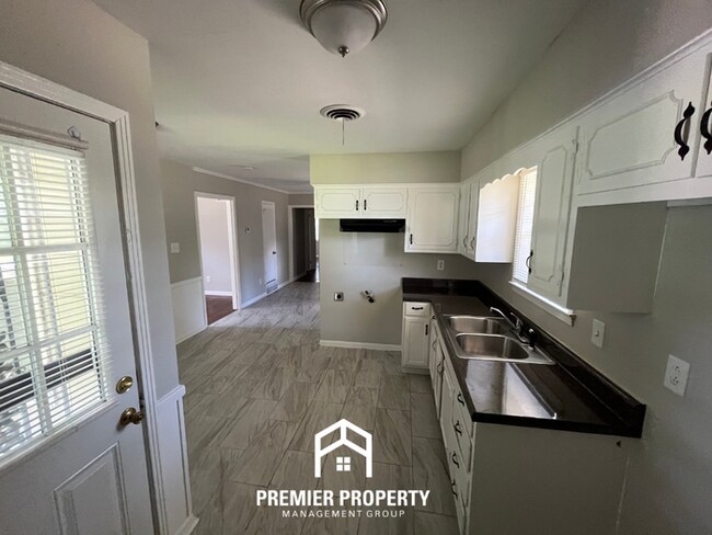 Building Photo - Charming 3BR/1.5BA Whitehaven Home | Low-Maintenance Tile Floors & Huge Fenced Yard