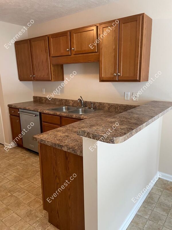 Building Photo - 3133 Sherborne Ct