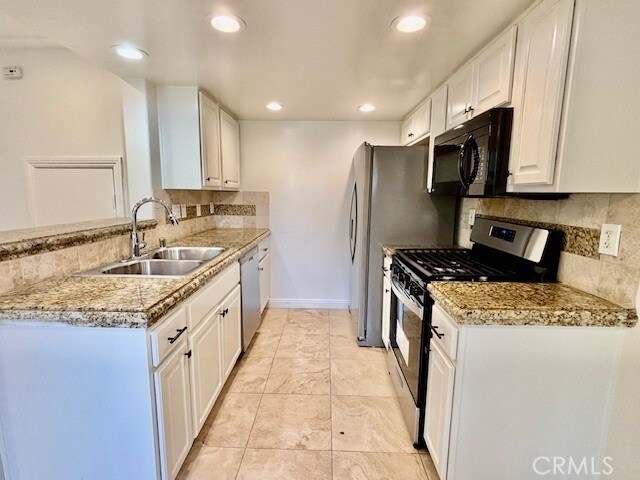 Building Photo - 685 W 18th St