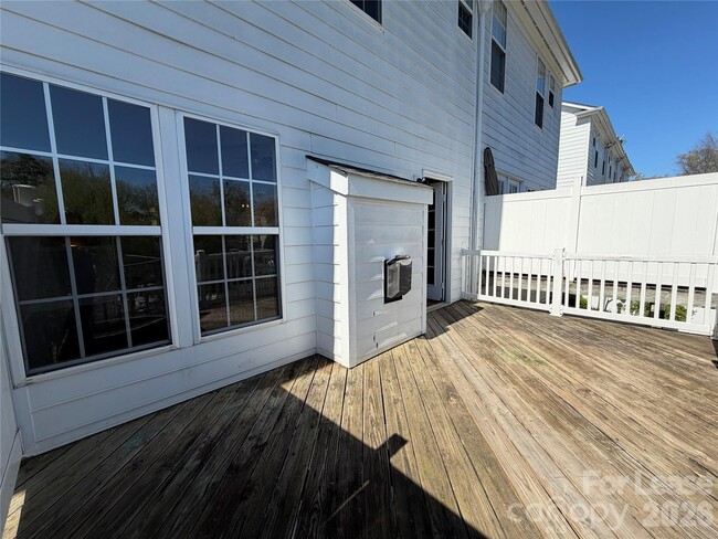 Building Photo - 13812 Hill St