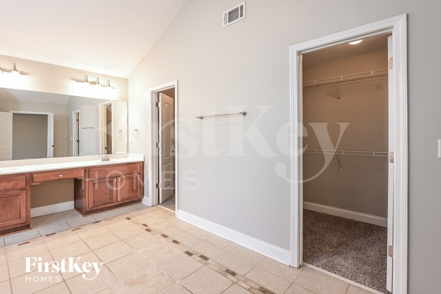 Building Photo - 660 Herring Rd