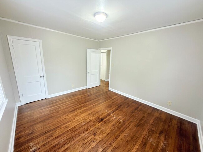 Building Photo - Charming Memphis Home with Spacious Yard – Move-In Special!