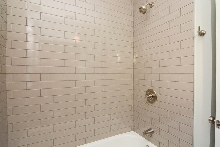 Building Photo - 818 Crain St