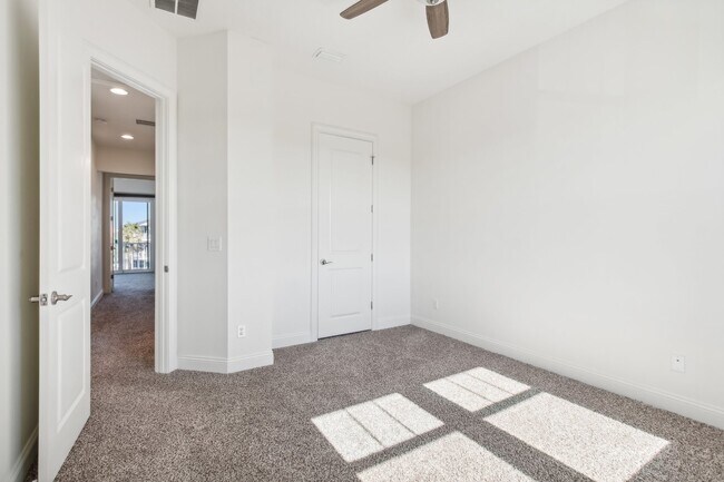 Building Photo - 2703 Morning Light Ct