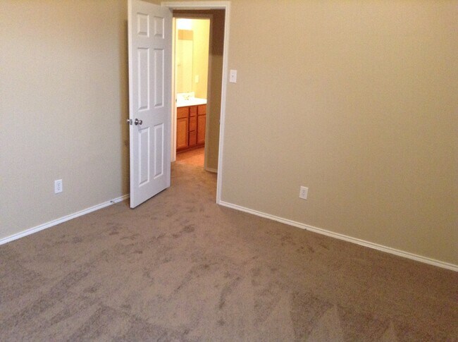 Building Photo - 12529 Patnoe Dr