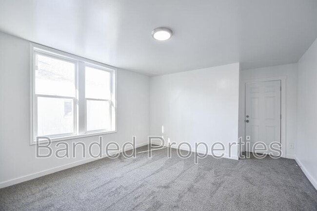 Building Photo - 627 23rd St