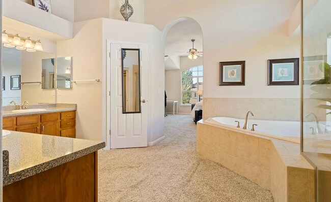 Building Photo - Huge room in a large shared home, private ...