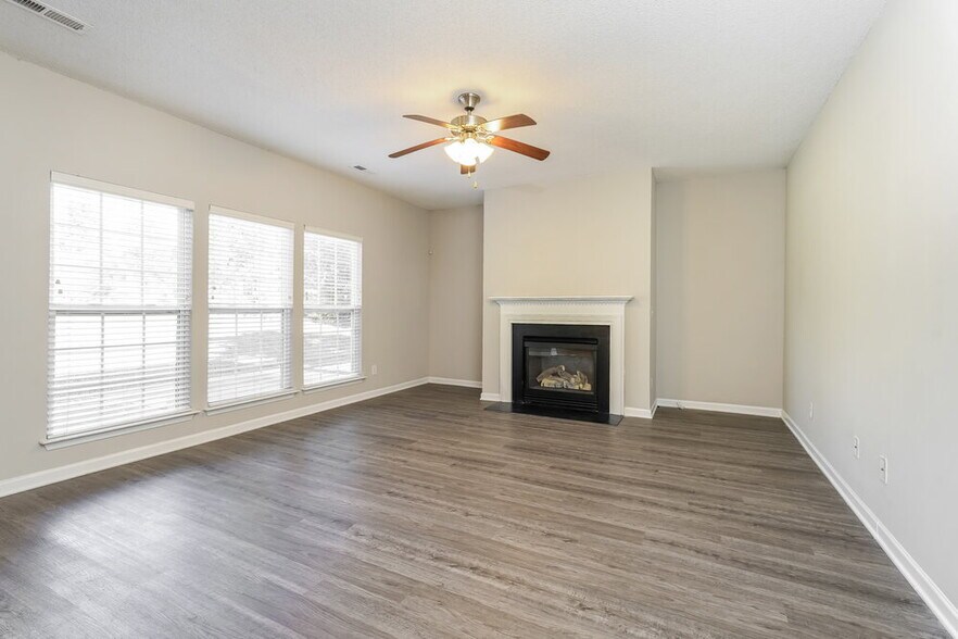 Building Photo - 235 Creeks Edge Ct