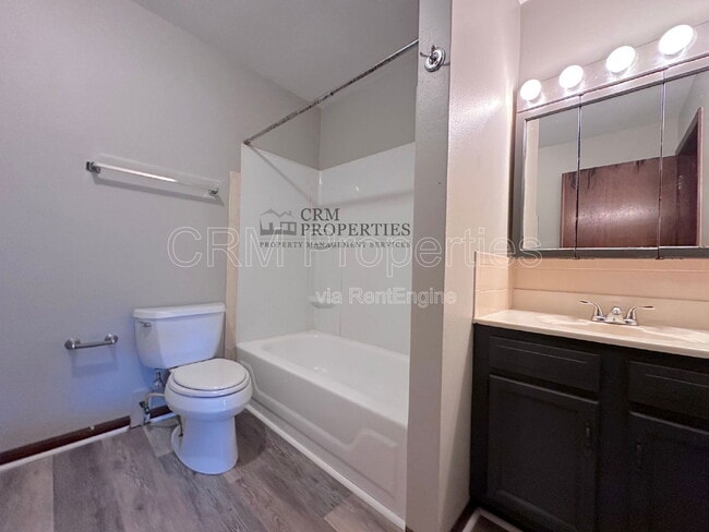 Building Photo - 9207 E 12th St