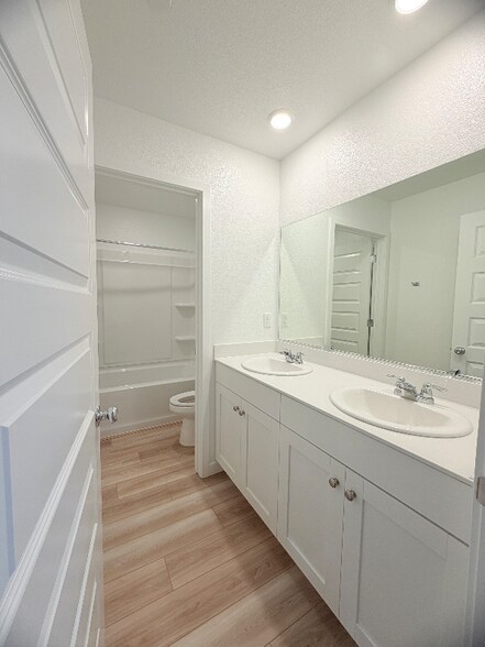 Building Photo - 1486 Sea Holly St