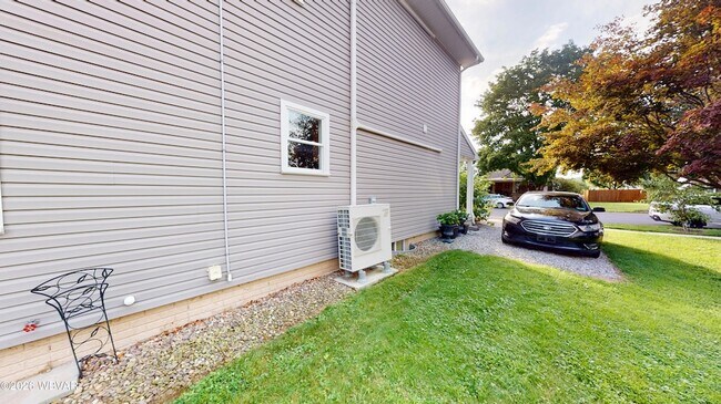 Building Photo - 118 N 3rd St