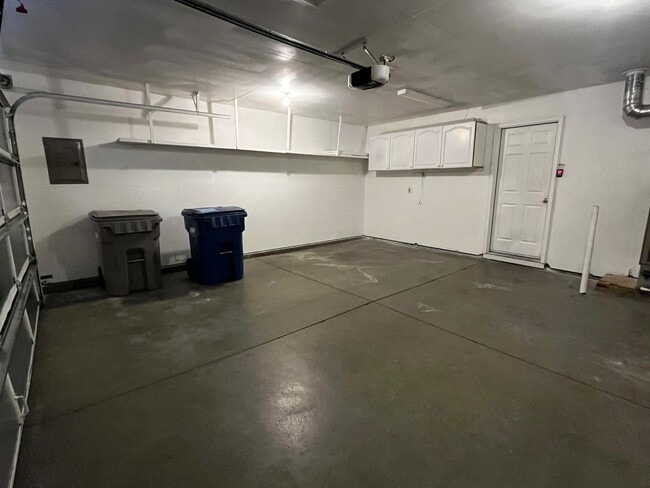 Building Photo - 11283 W Glen Ellyn Dr