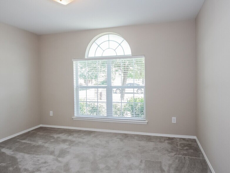 Building Photo - 4504 Emerald Leaf Dr